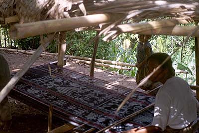 Ikat Weben auf der Insel Flores in Indonesien, Sikka, Watublapi, Maumere